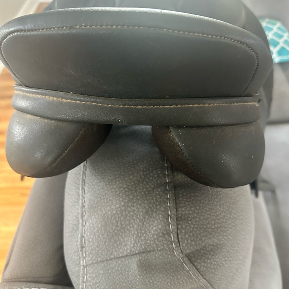 16” Thorowgood Dressage Saddle - Picture 4 of 16